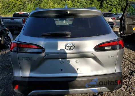 2022 Toyota Corolla Cross Xle z USA, uszkodzony, nr VIN 7MUDAAAG5NV013353